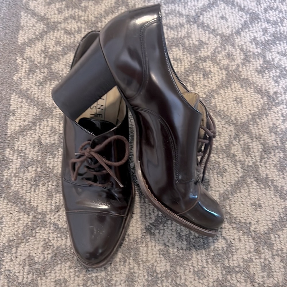 Chocolate brown Nine West women’s Oxford with shoe laces Block stacked heels